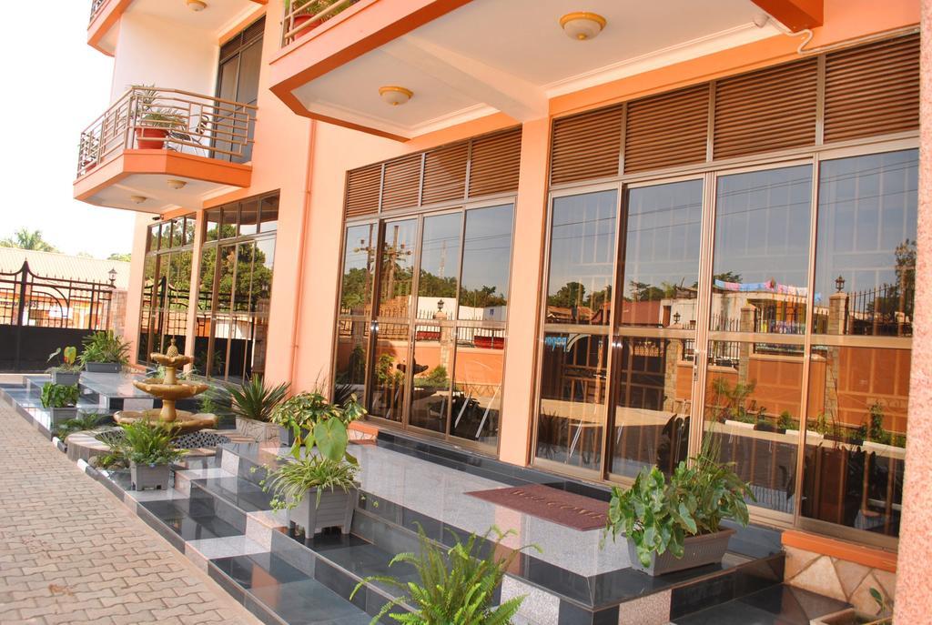 Tristar Hotel Kampala Exterior foto